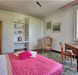 3 bedroom villa with pool and tennis court near Florence, sleeps 6